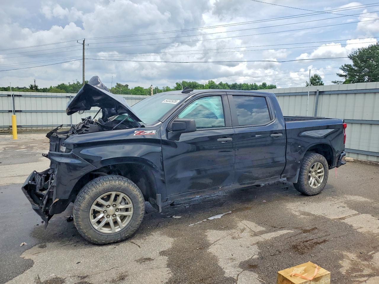 Salvage Chevrolet Silverado Image