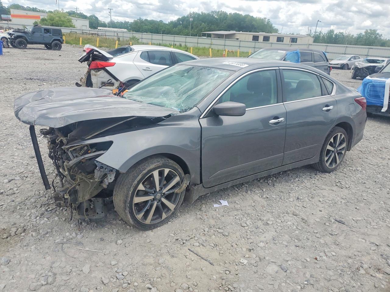 Salvage Nissan Altima Image
