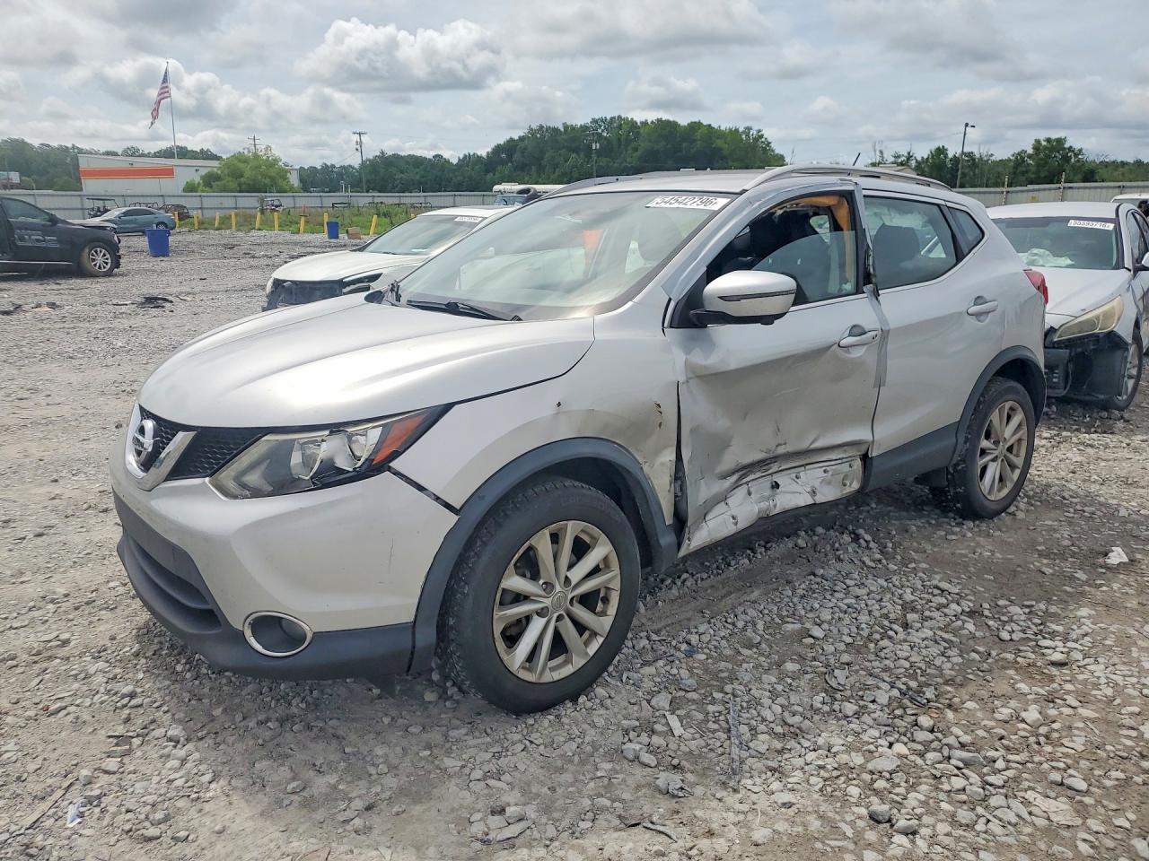 Salvage Nissan Rogue Image