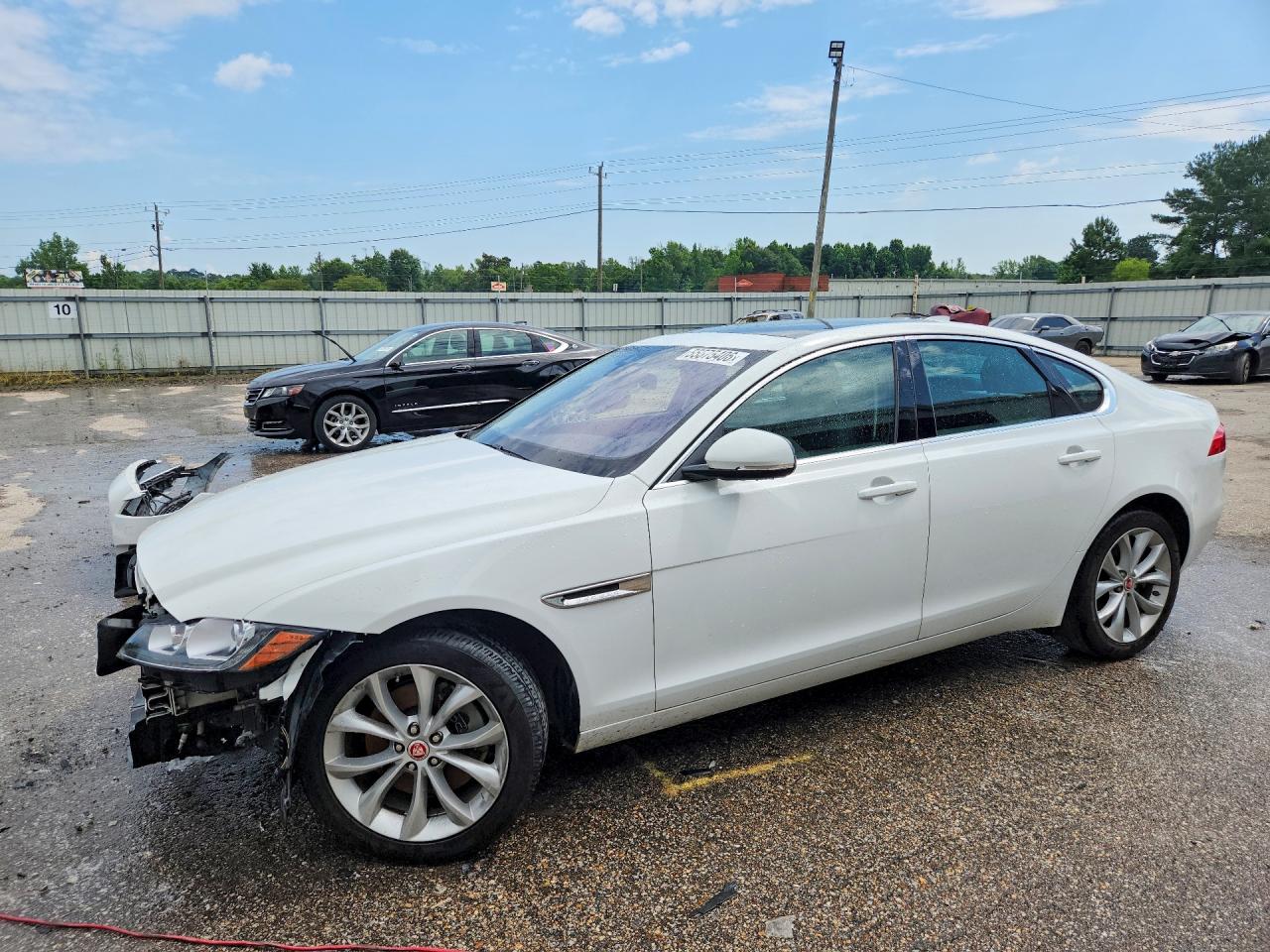 Salvage Jaguar XF Image