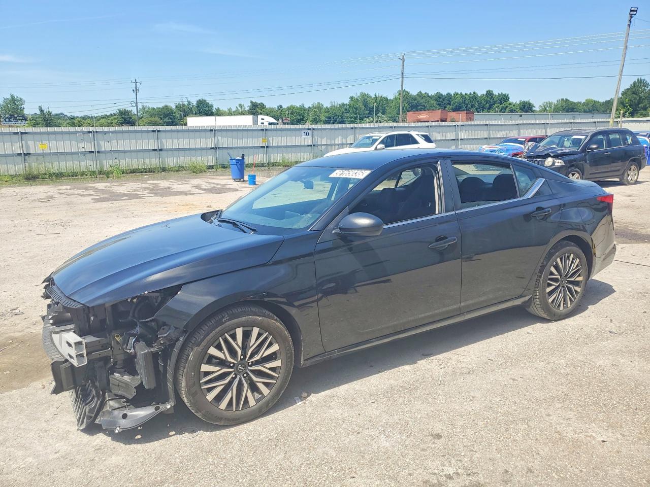 Salvage Nissan Altima Image