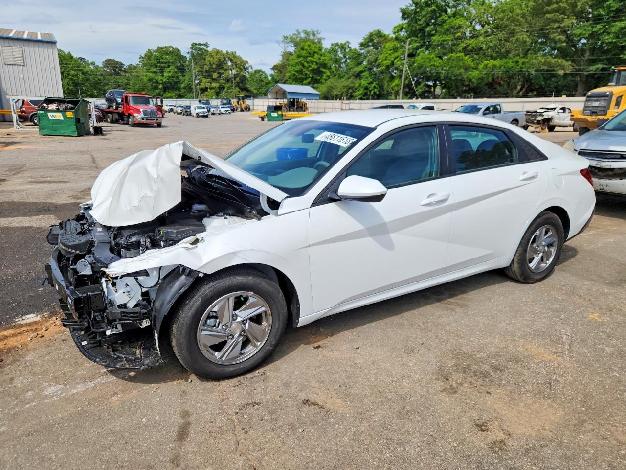 Salvage Hyundai ELANTRA Image