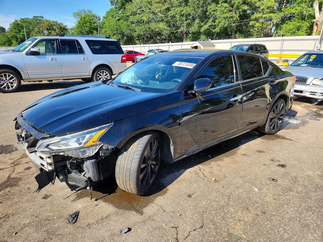 Salvage Nissan Altima Image