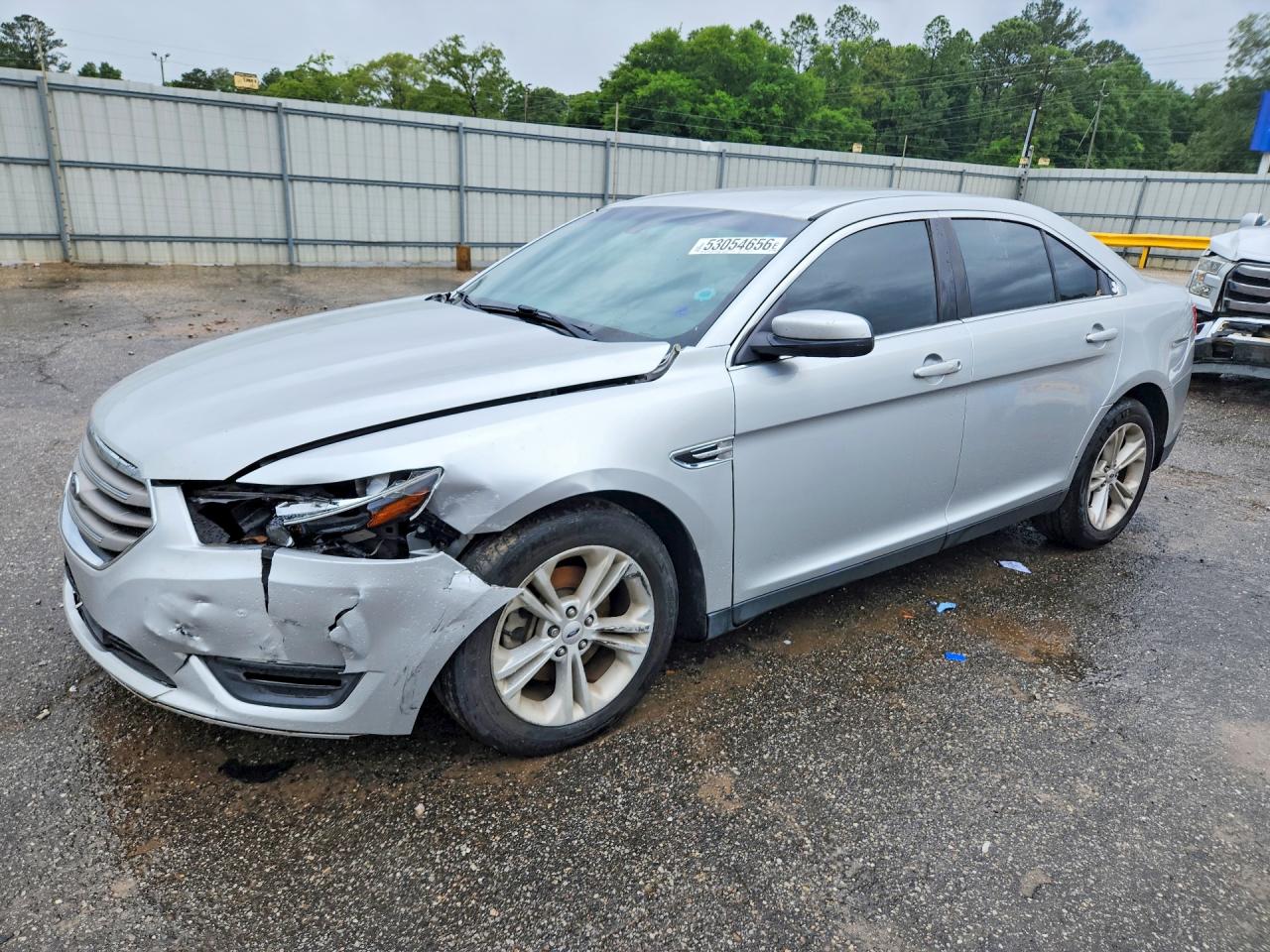 Salvage Ford Taurus Image