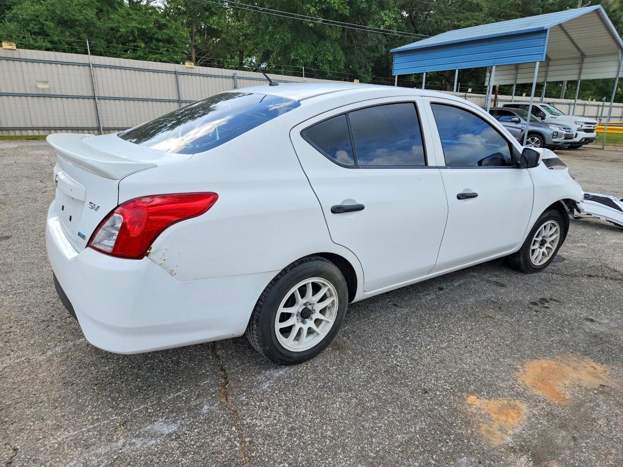 Nissan Versa 1.6 S