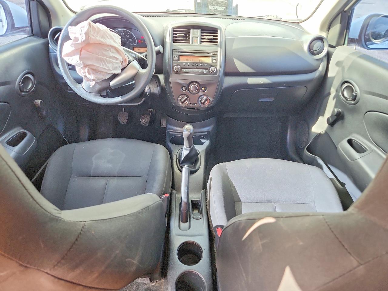 Nissan Versa 1.6 S