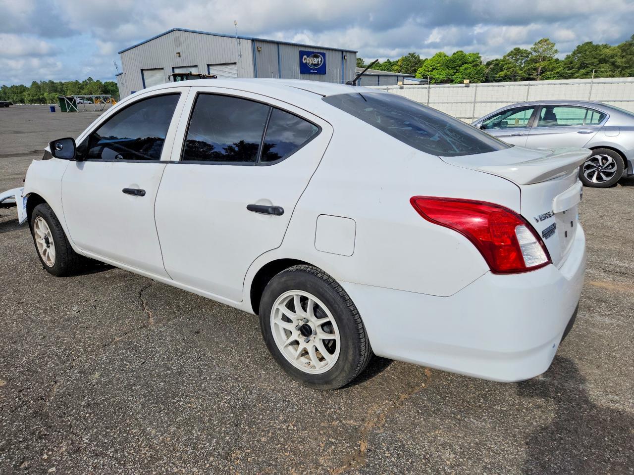 Nissan Versa 1.6 S