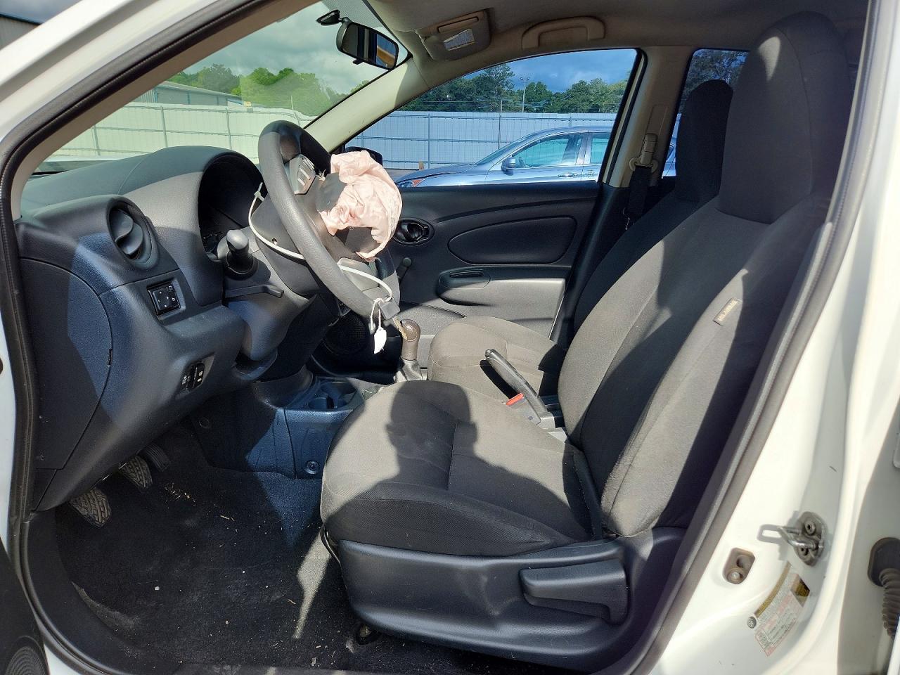 Nissan Versa 1.6 S