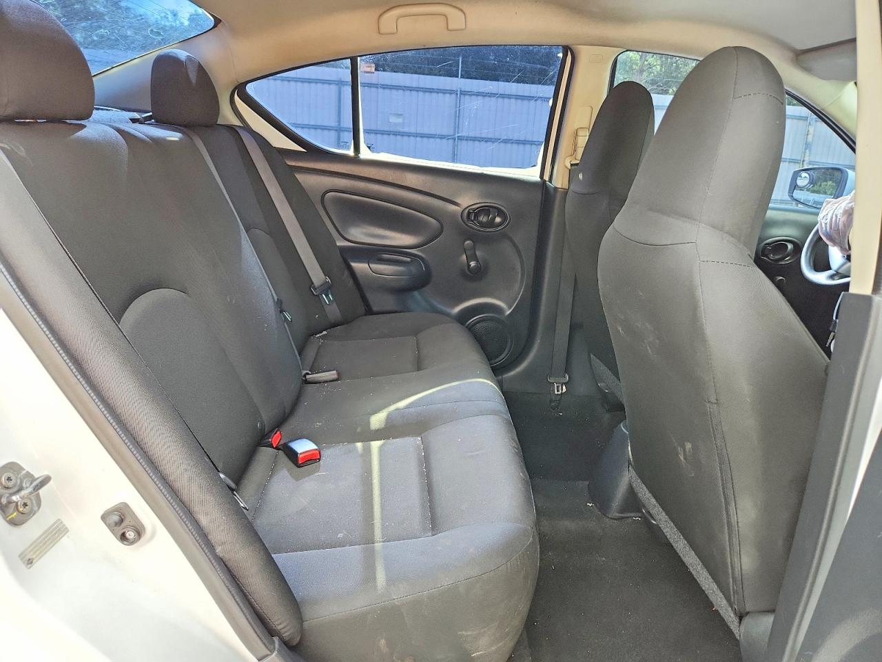 Nissan Versa 1.6 S