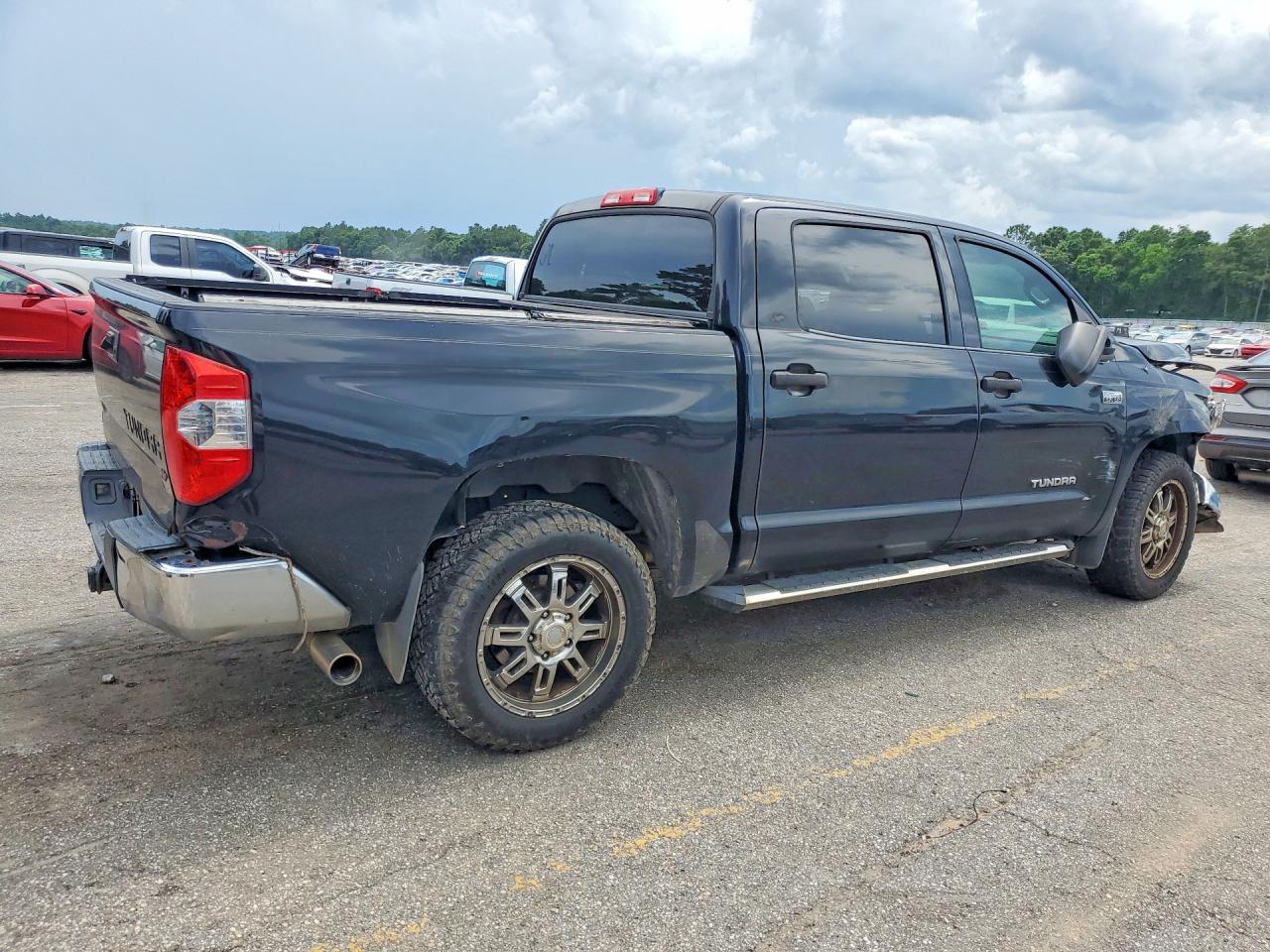 Toyota Tundra Crewmax Sr5