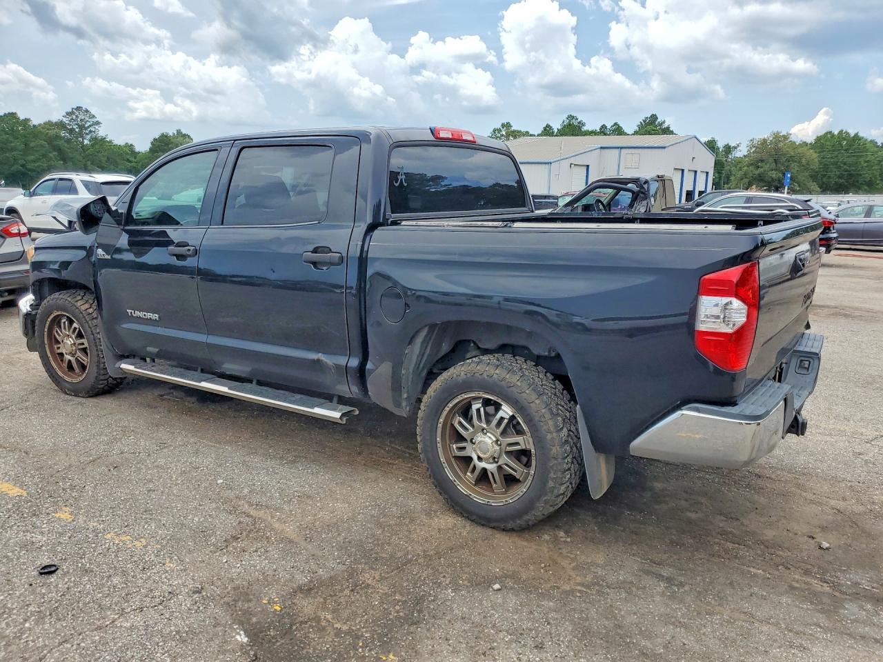 Toyota Tundra Crewmax Sr5