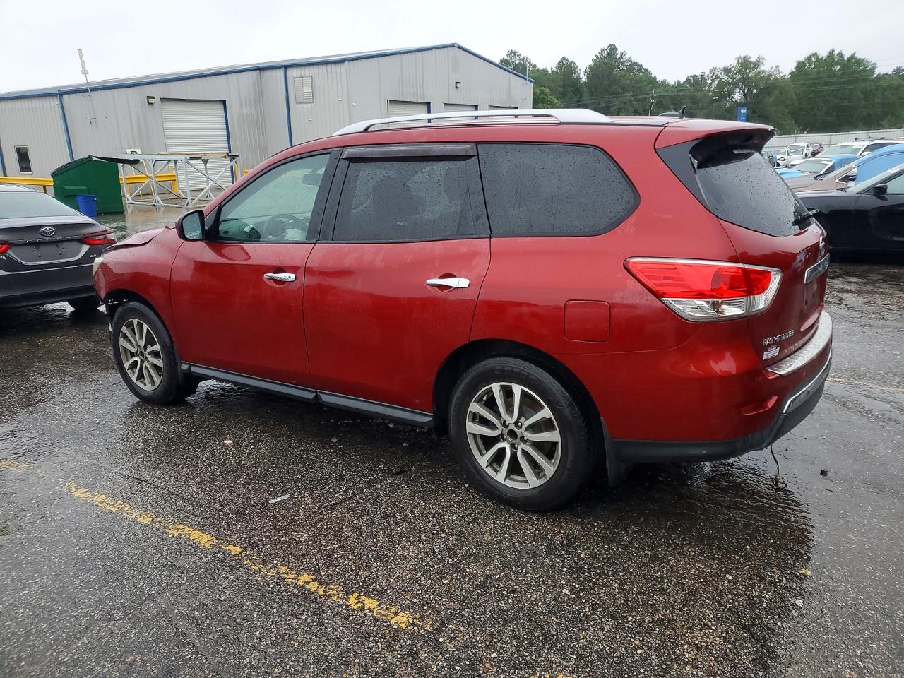 Nissan Pathfinder Sv