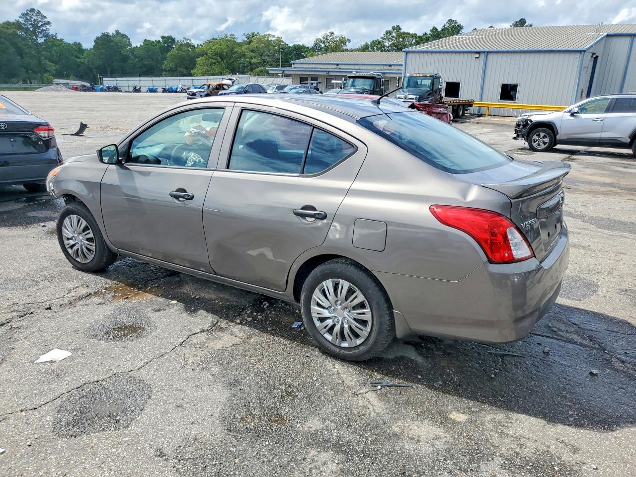 Nissan Versa 1.6 S Plus