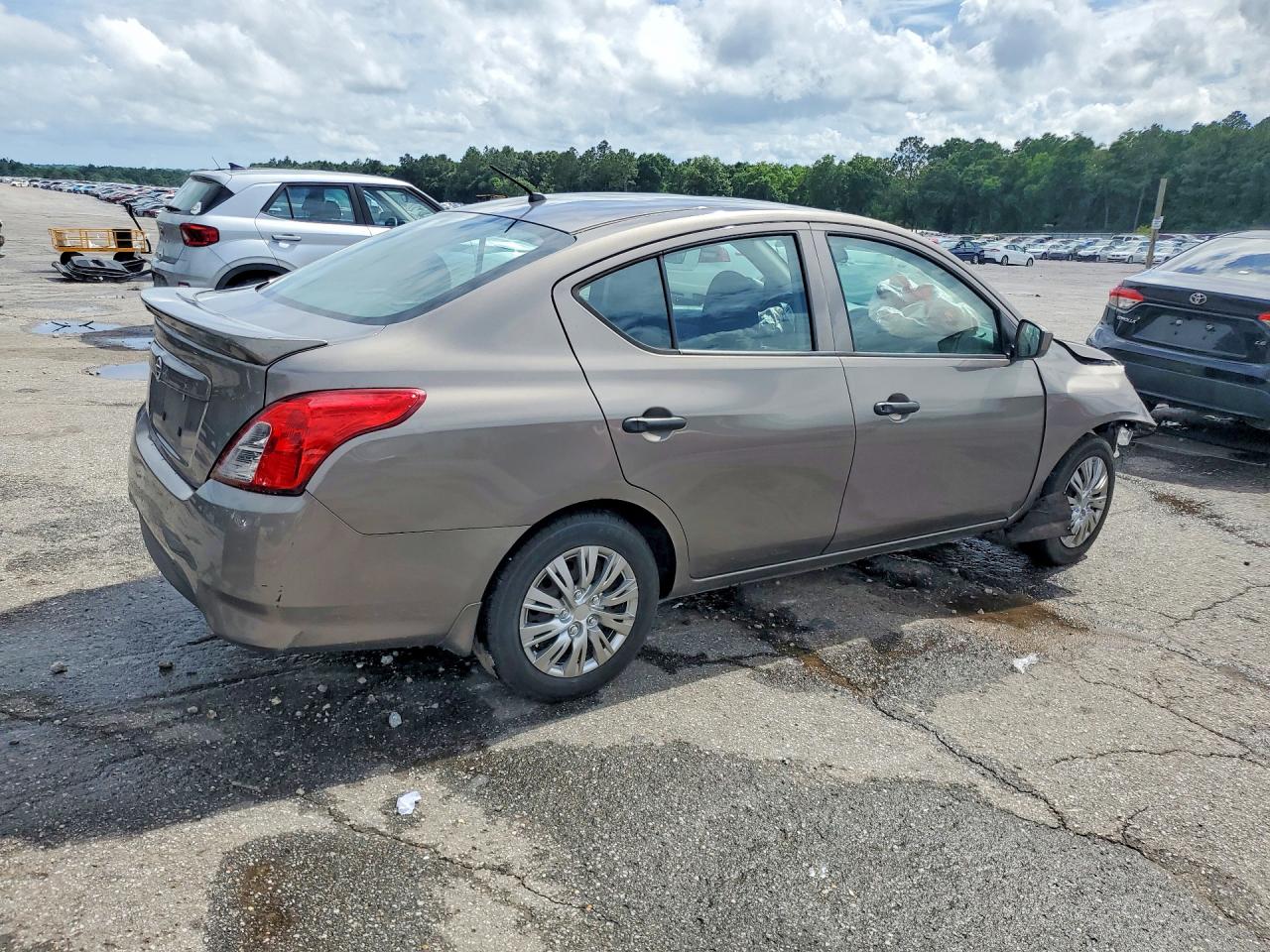 Nissan Versa 1.6 S Plus