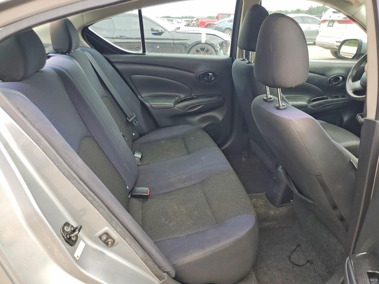 Nissan Versa 1.6 S