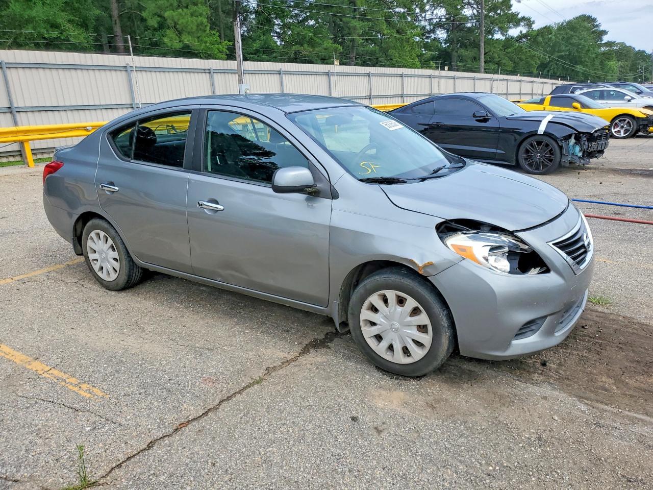 Nissan Versa 1.6 S