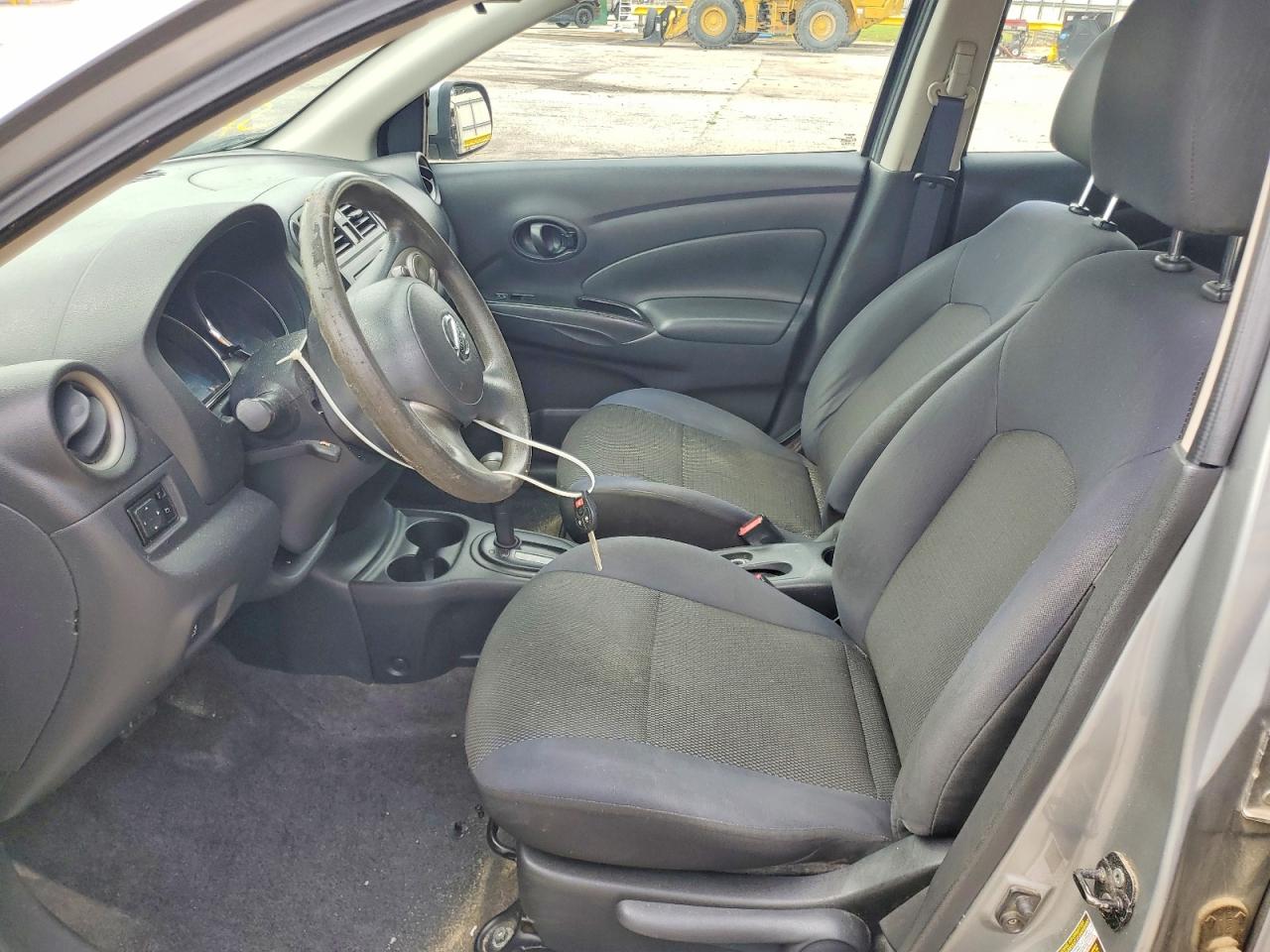 Nissan Versa 1.6 S