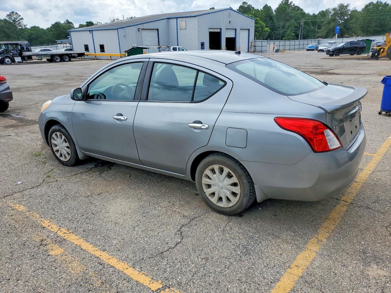 Nissan Versa 1.6 S