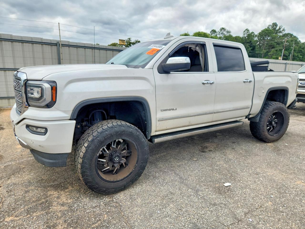Salvage GMC Sierra Image