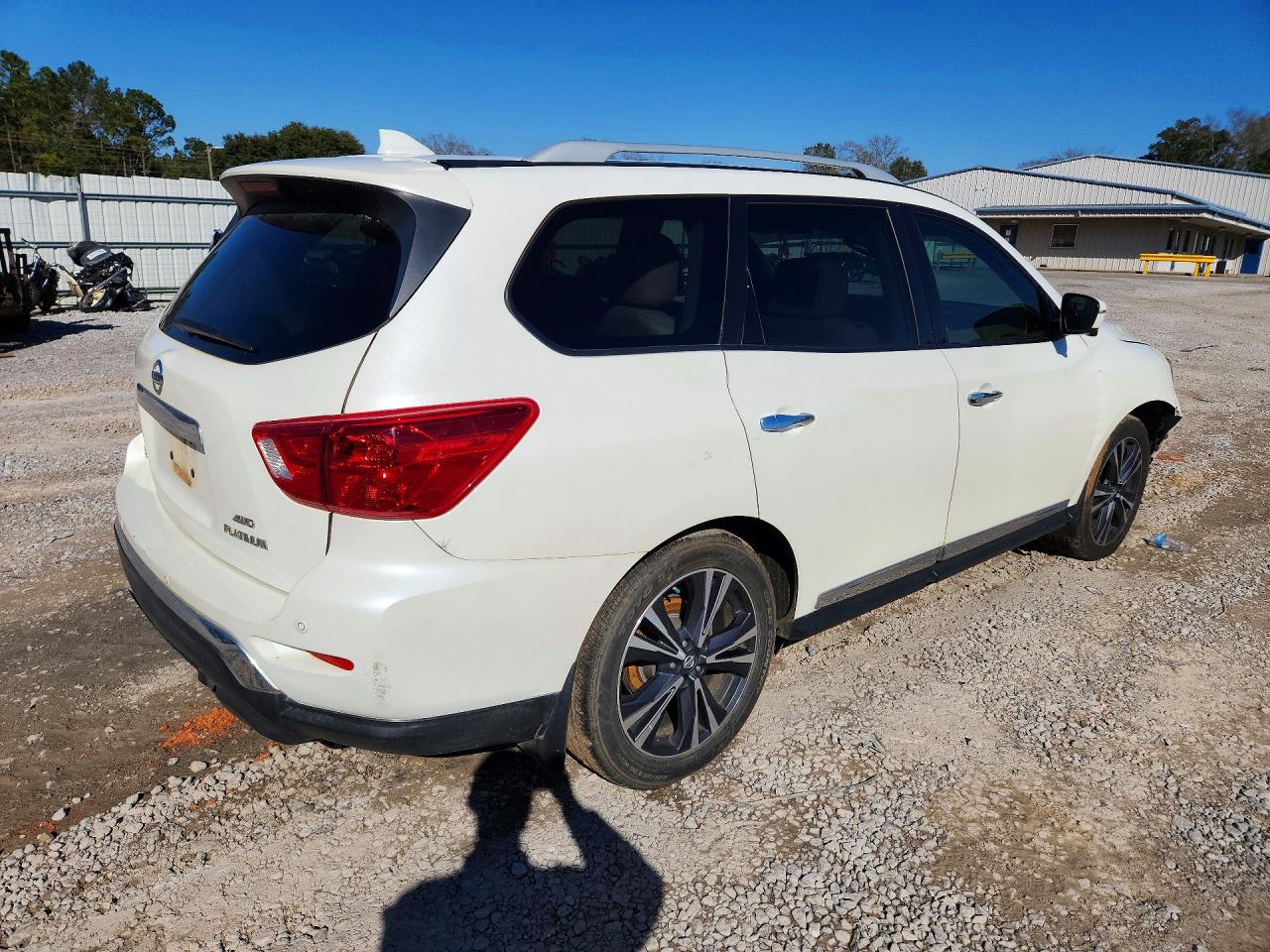 Nissan Pathfinder S