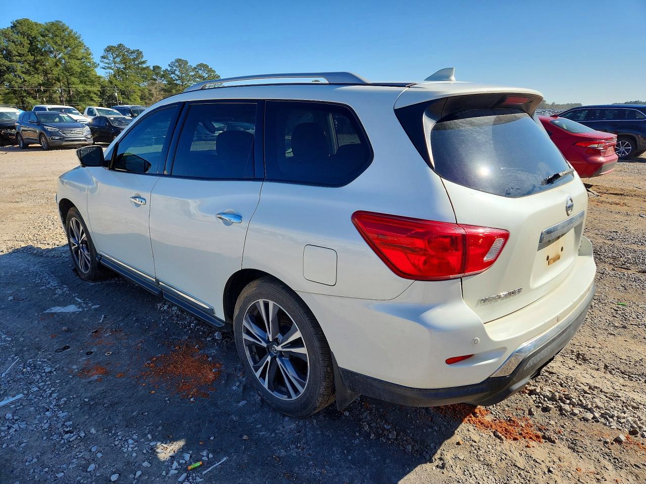 Nissan Pathfinder S