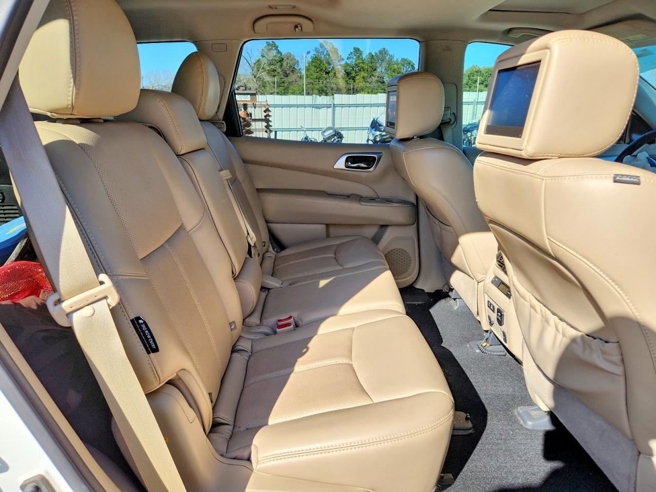 Nissan Pathfinder S