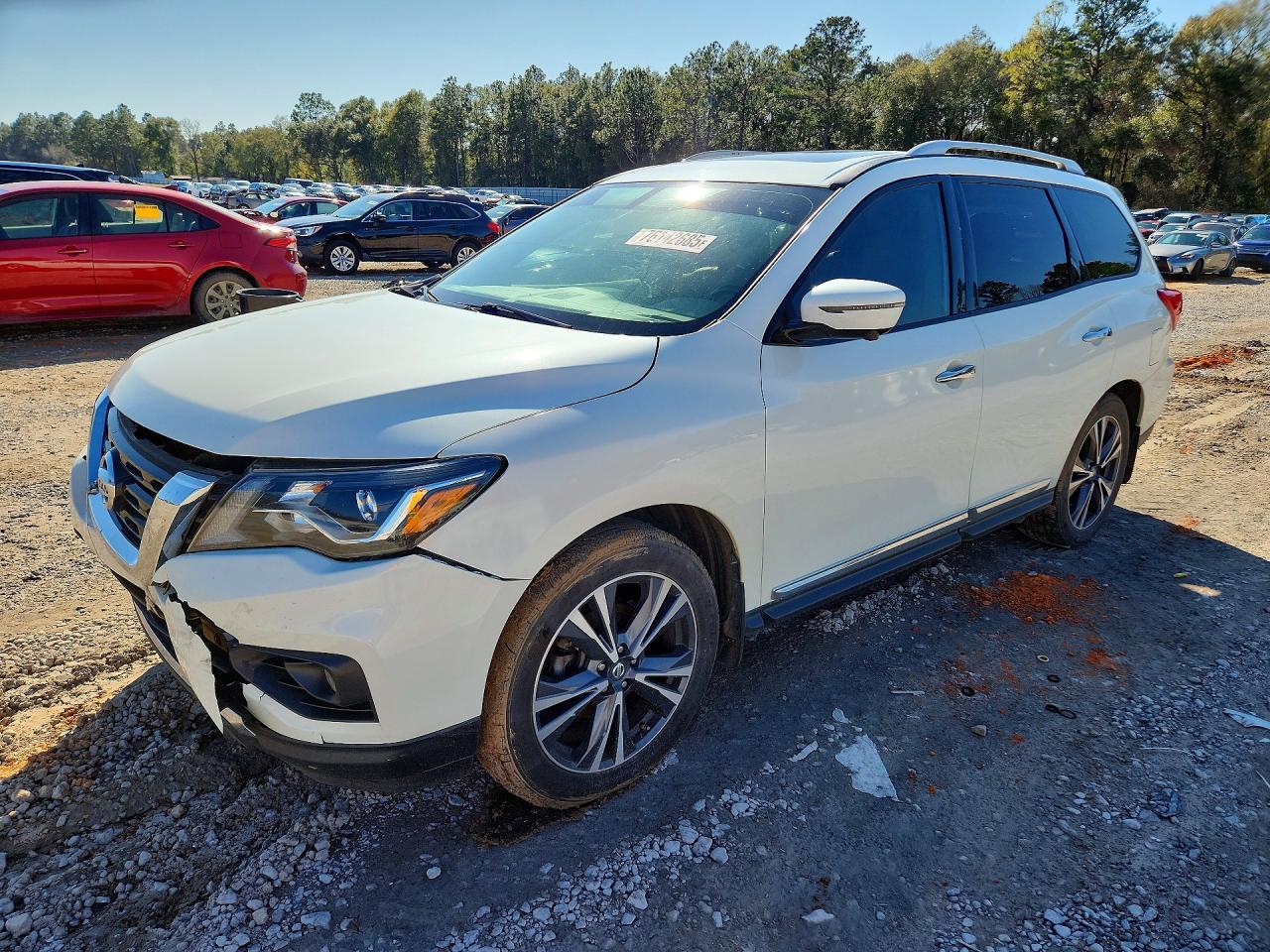 Salvage Nissan Pathfinder Image