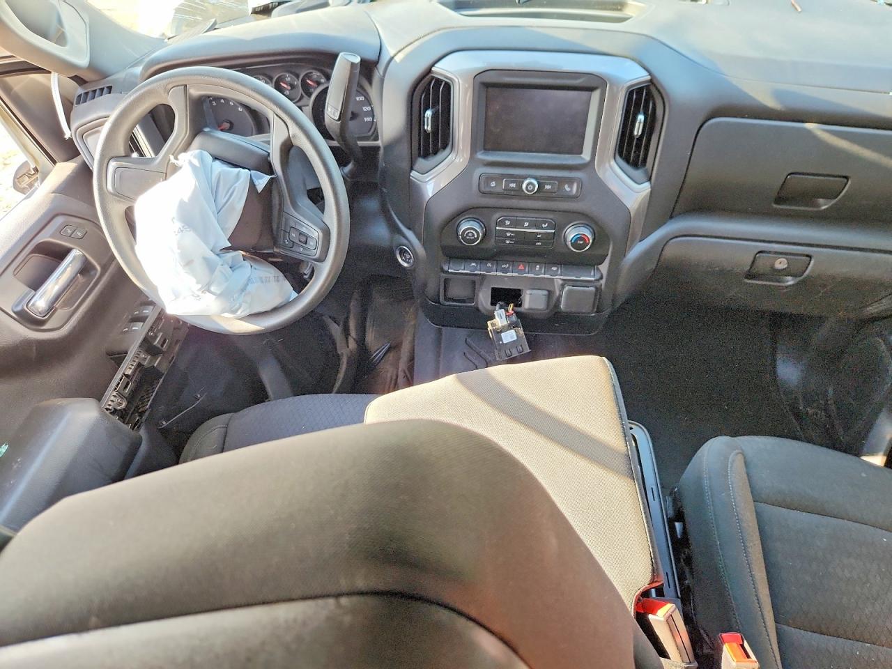 Chevrolet Silverado C1500 Custom
