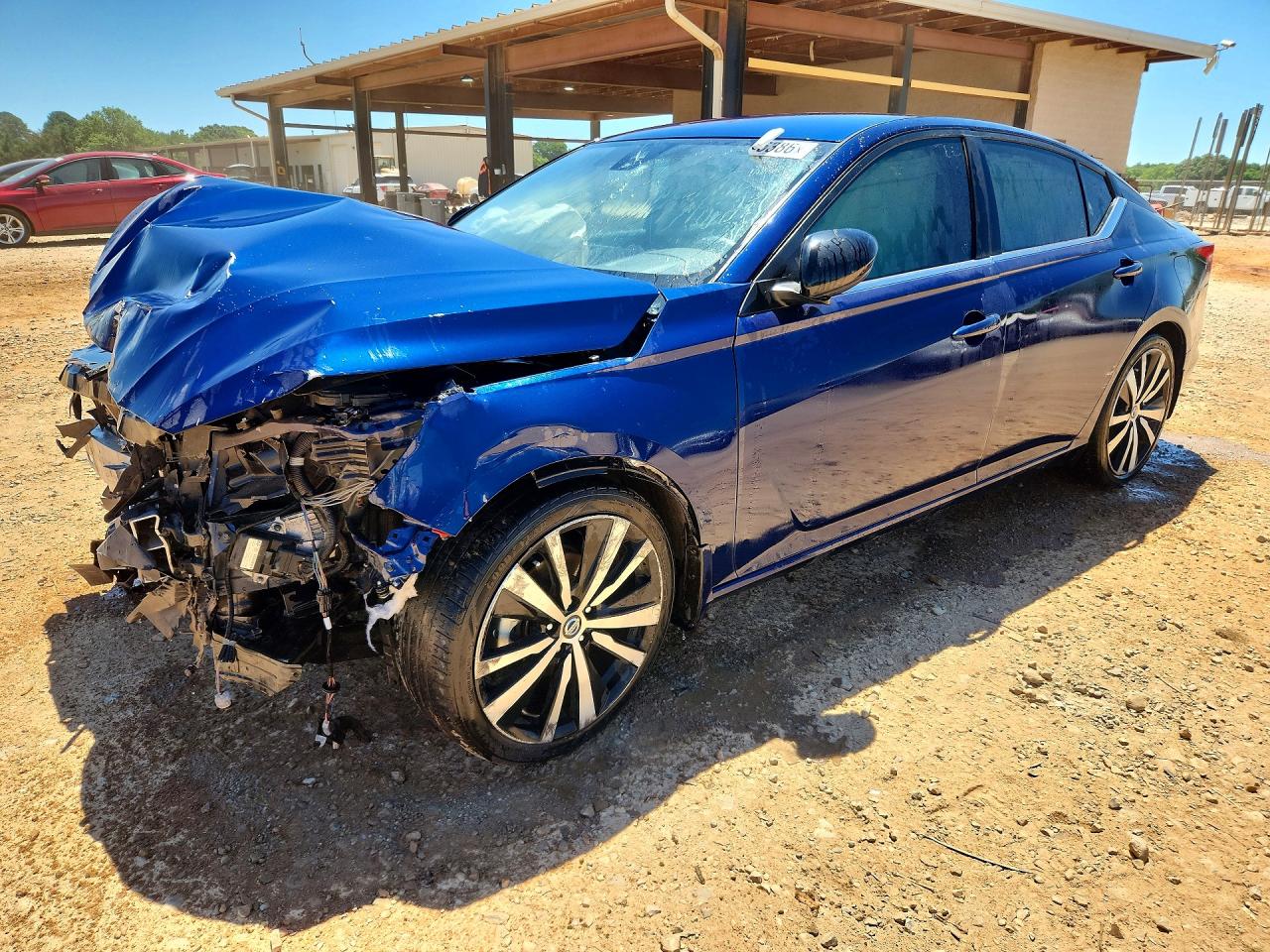 Salvage Nissan Altima Image
