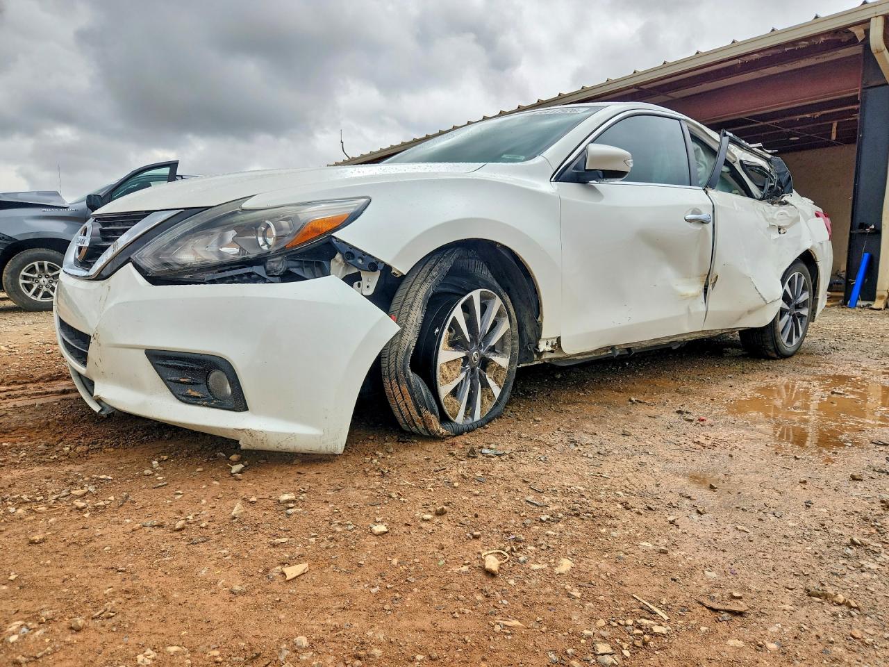 Salvage Nissan Altima Image