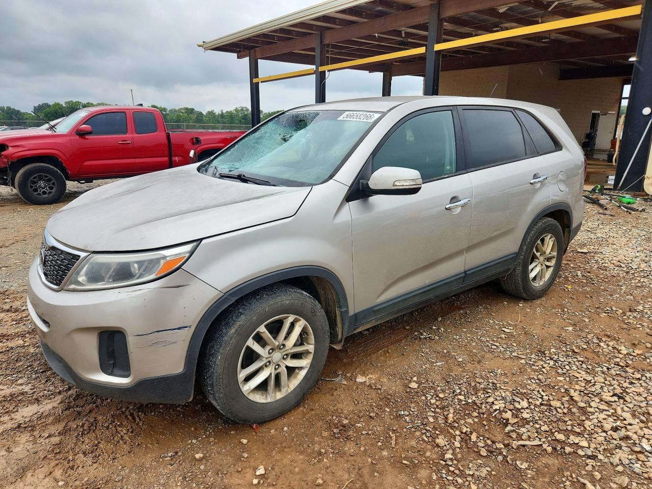 Salvage Kia Sorento Image