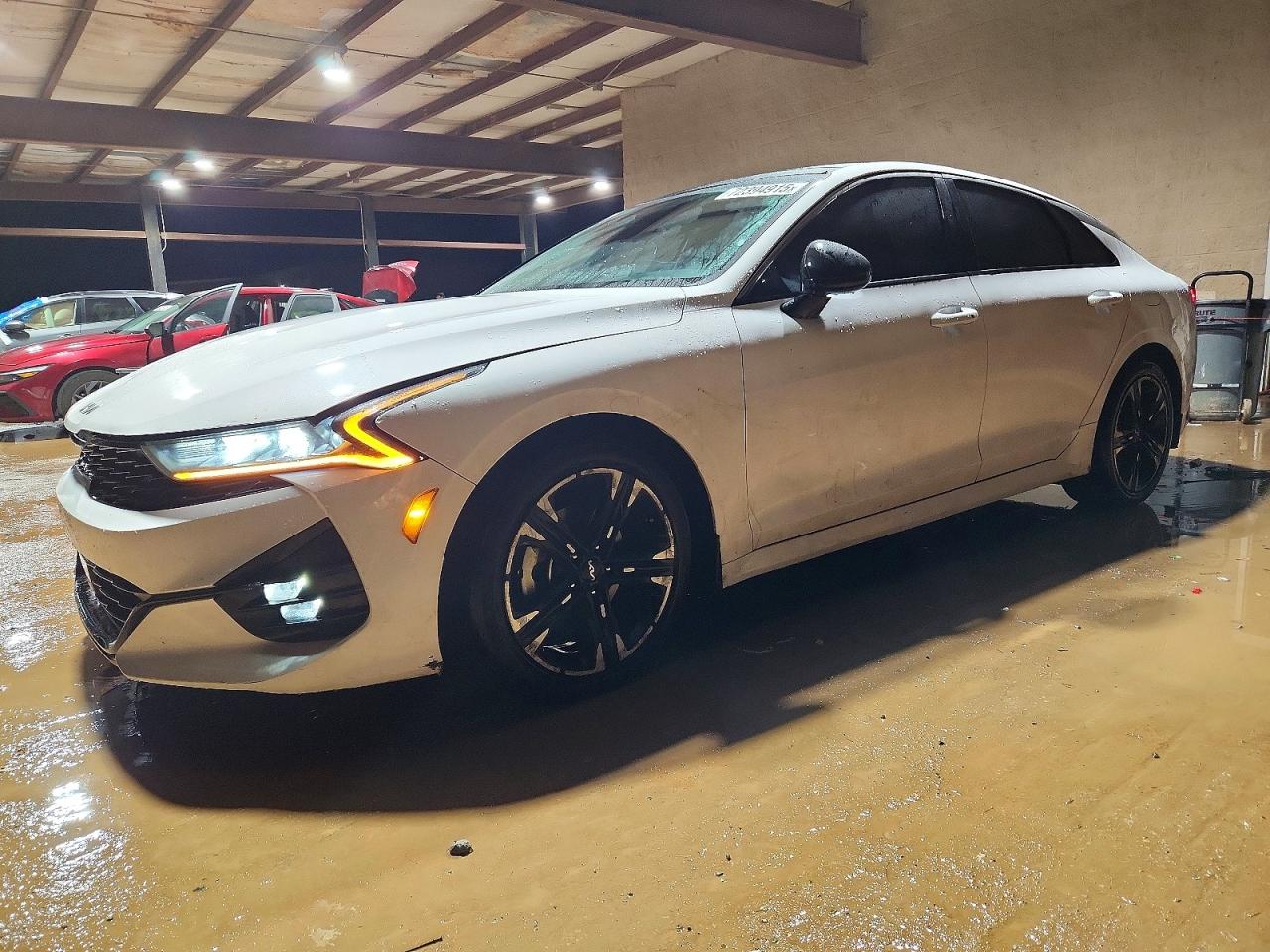 Salvage Kia K5 Image