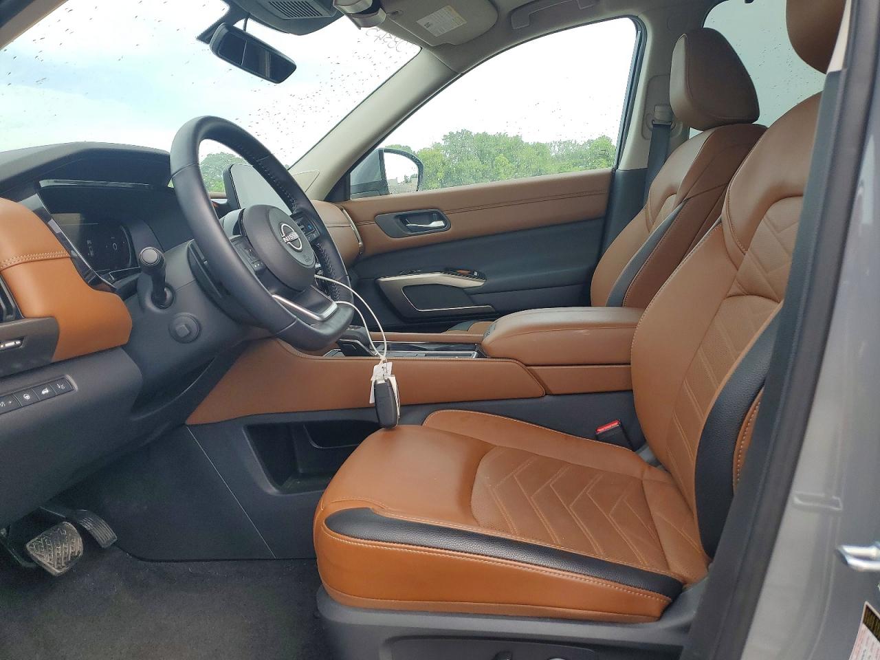 Nissan Pathfinder Platinum