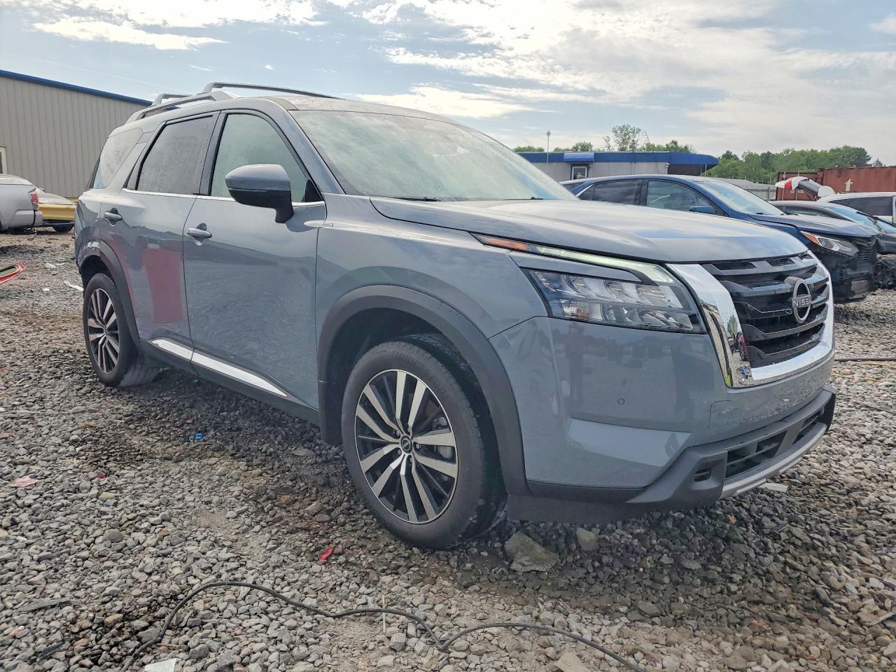 Nissan Pathfinder Platinum