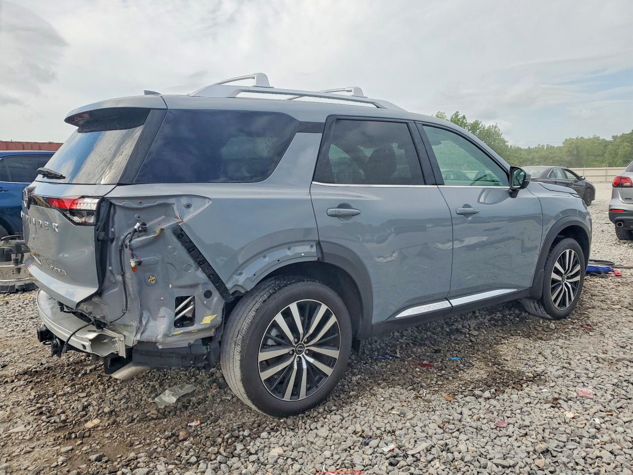 Nissan Pathfinder Platinum
