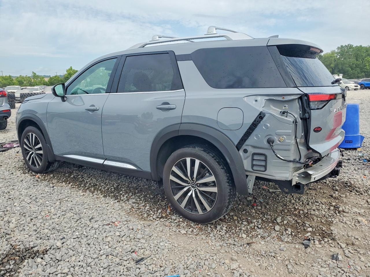 Nissan Pathfinder Platinum