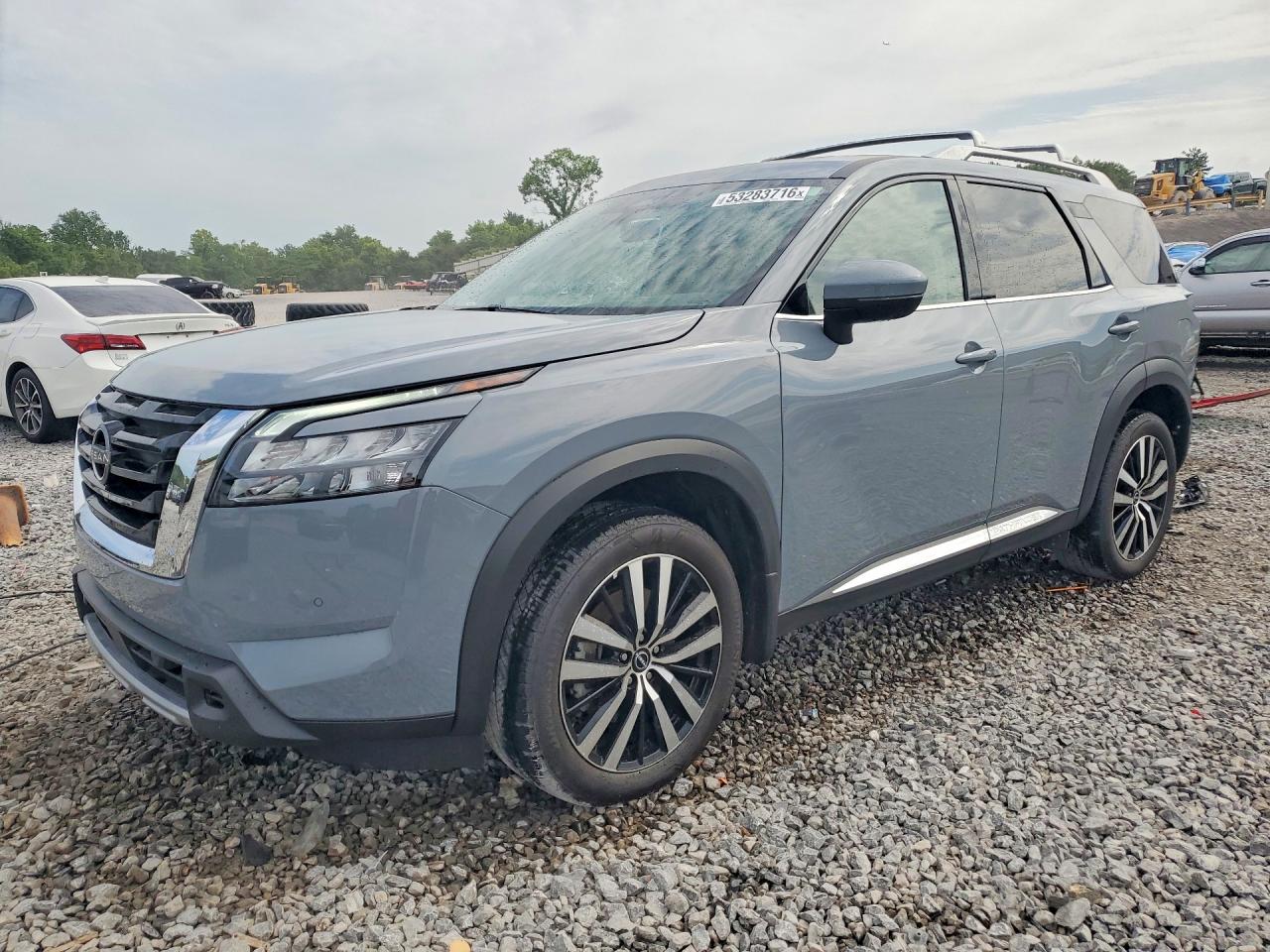 Salvage Nissan Pathfinder Image