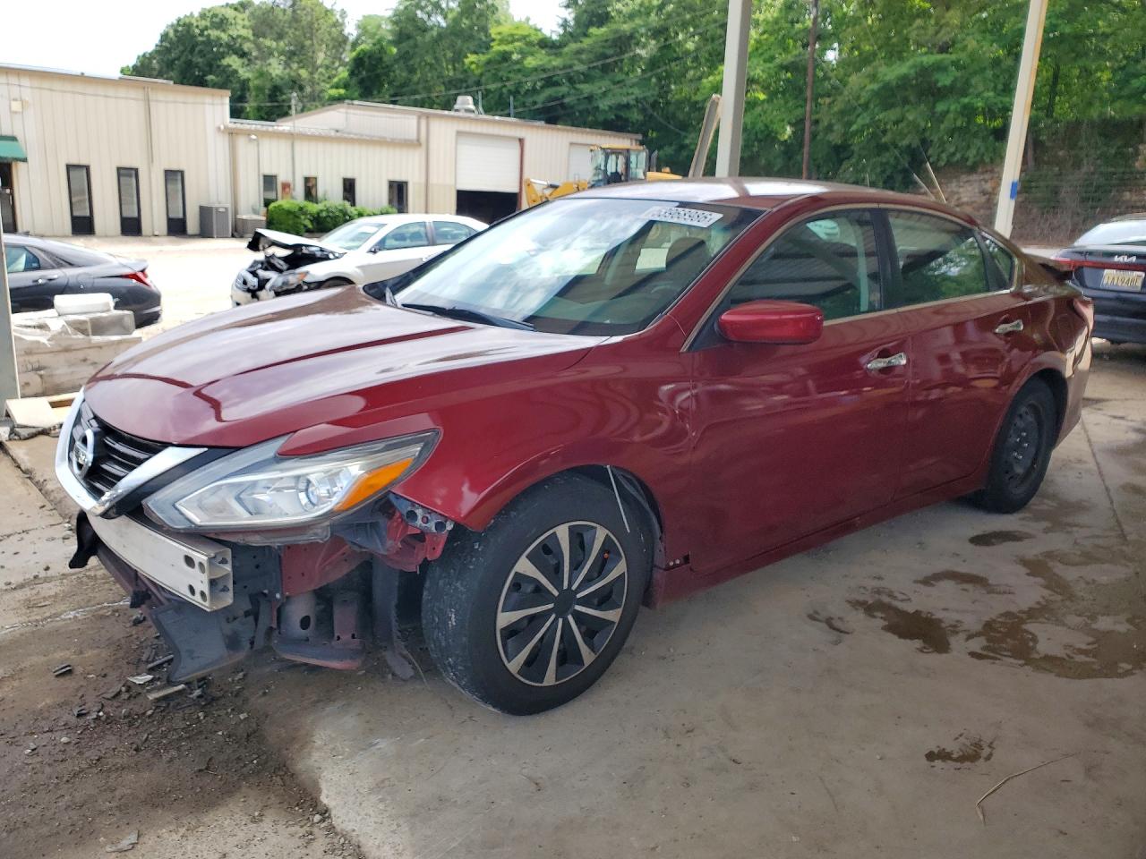 Salvage Nissan Altima Image