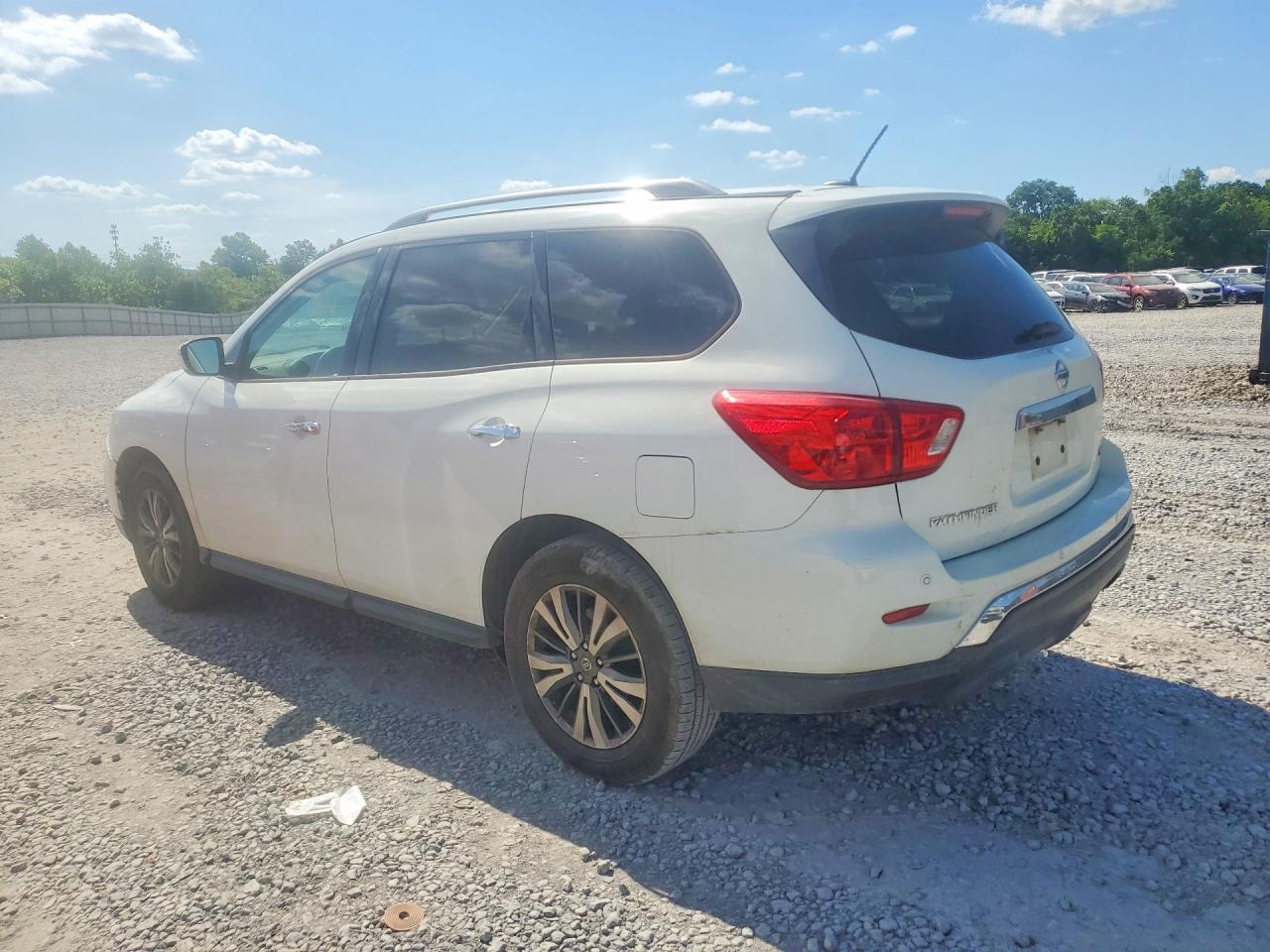 Nissan Pathfinder Sv