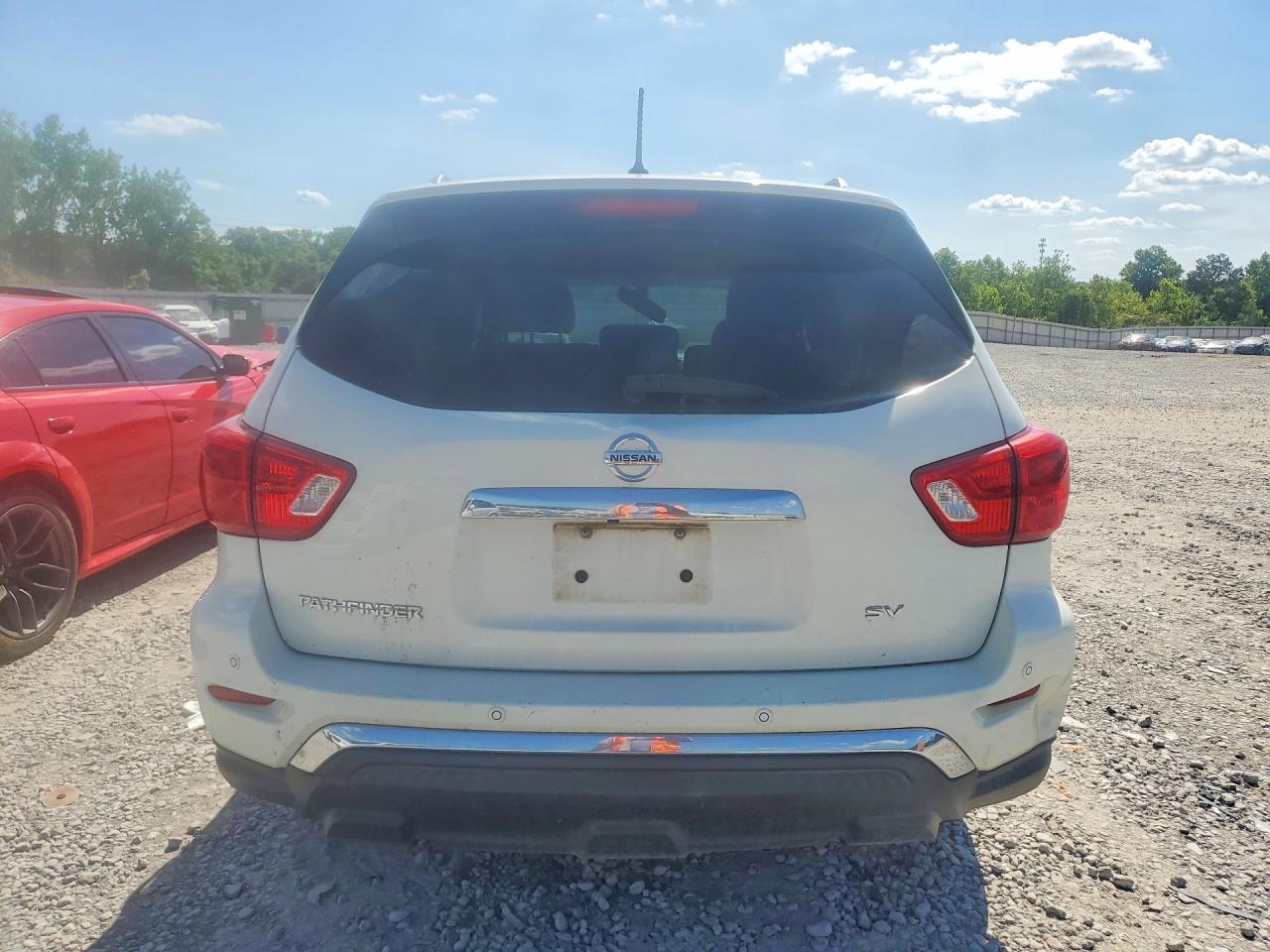 Nissan Pathfinder Sv