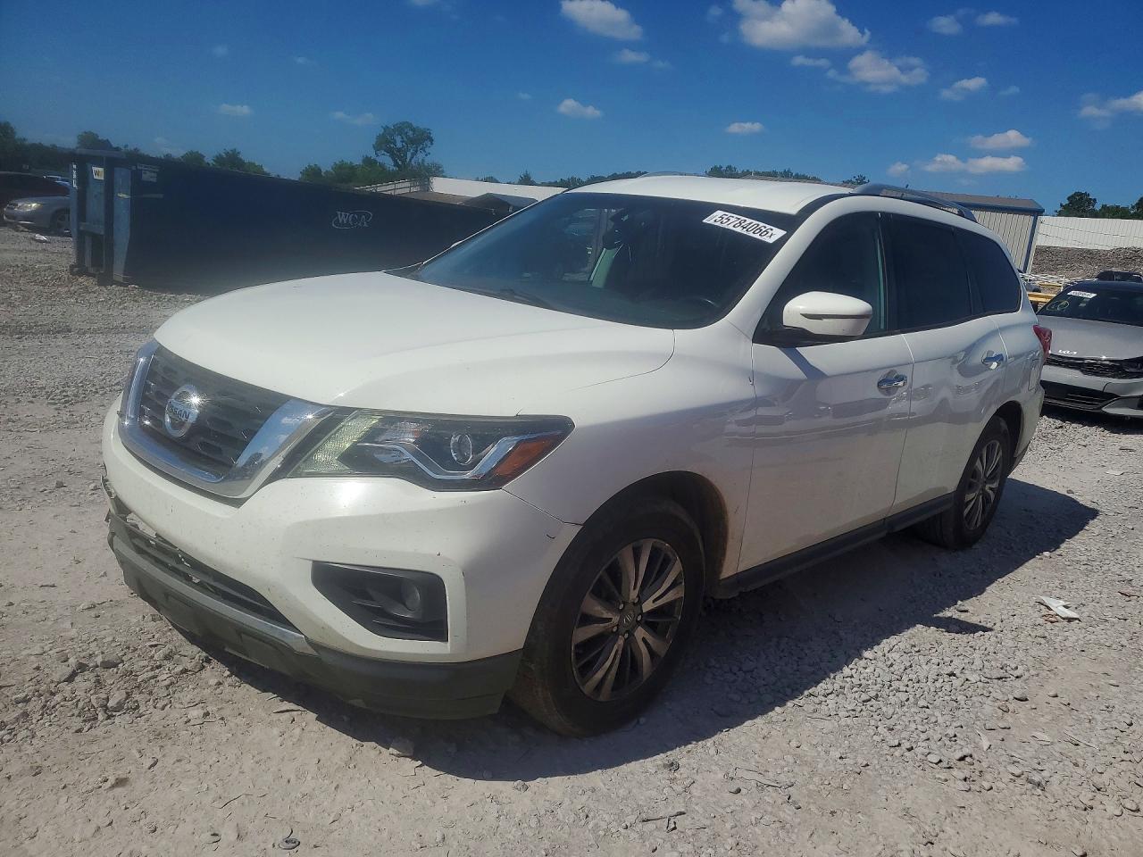 Salvage Nissan Pathfinder Image