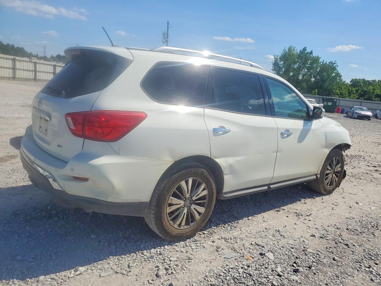 Nissan Pathfinder Sv