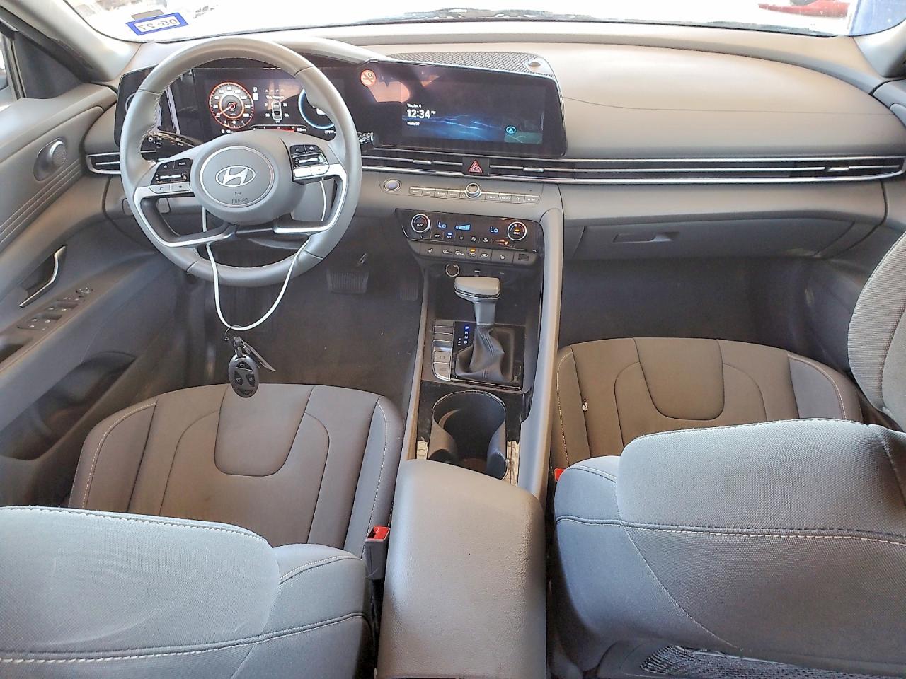 Hyundai ELANTRA Sel