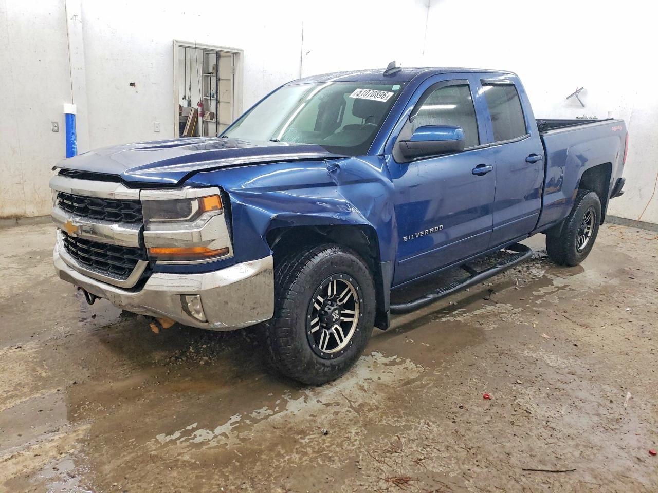 Salvage Chevrolet Silverado Image