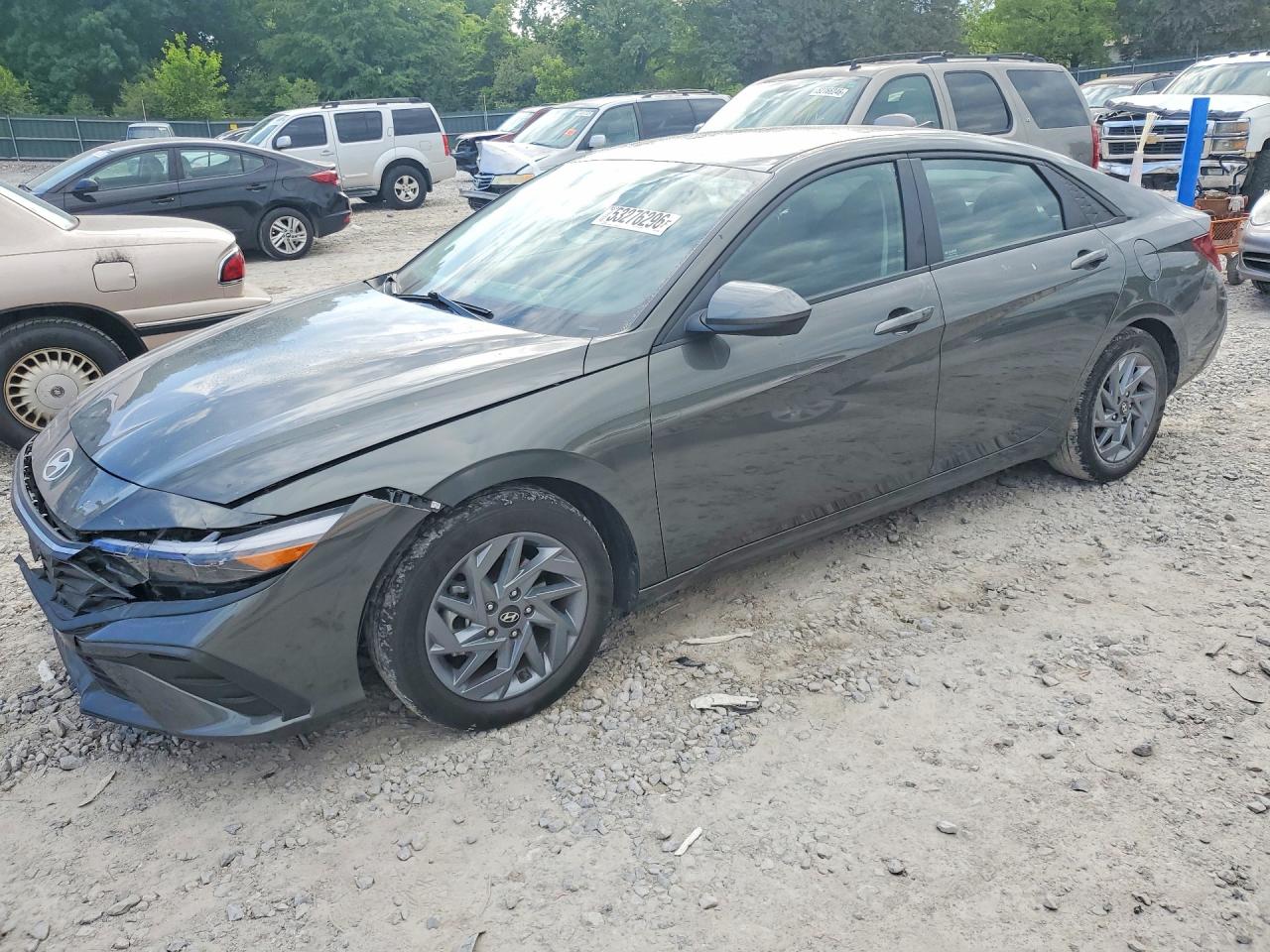 Salvage Hyundai ELANTRA Image