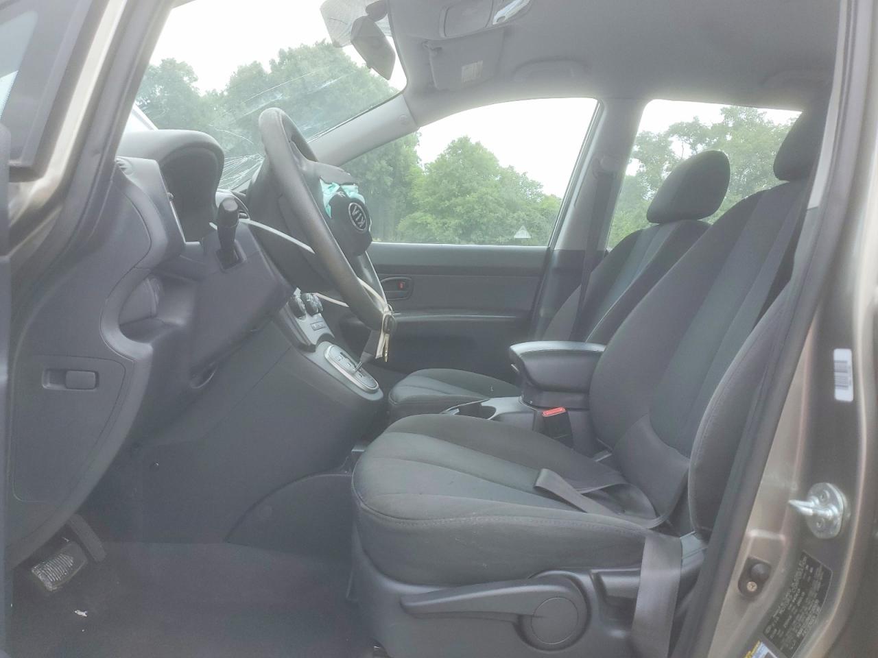 Kia Rondo Base