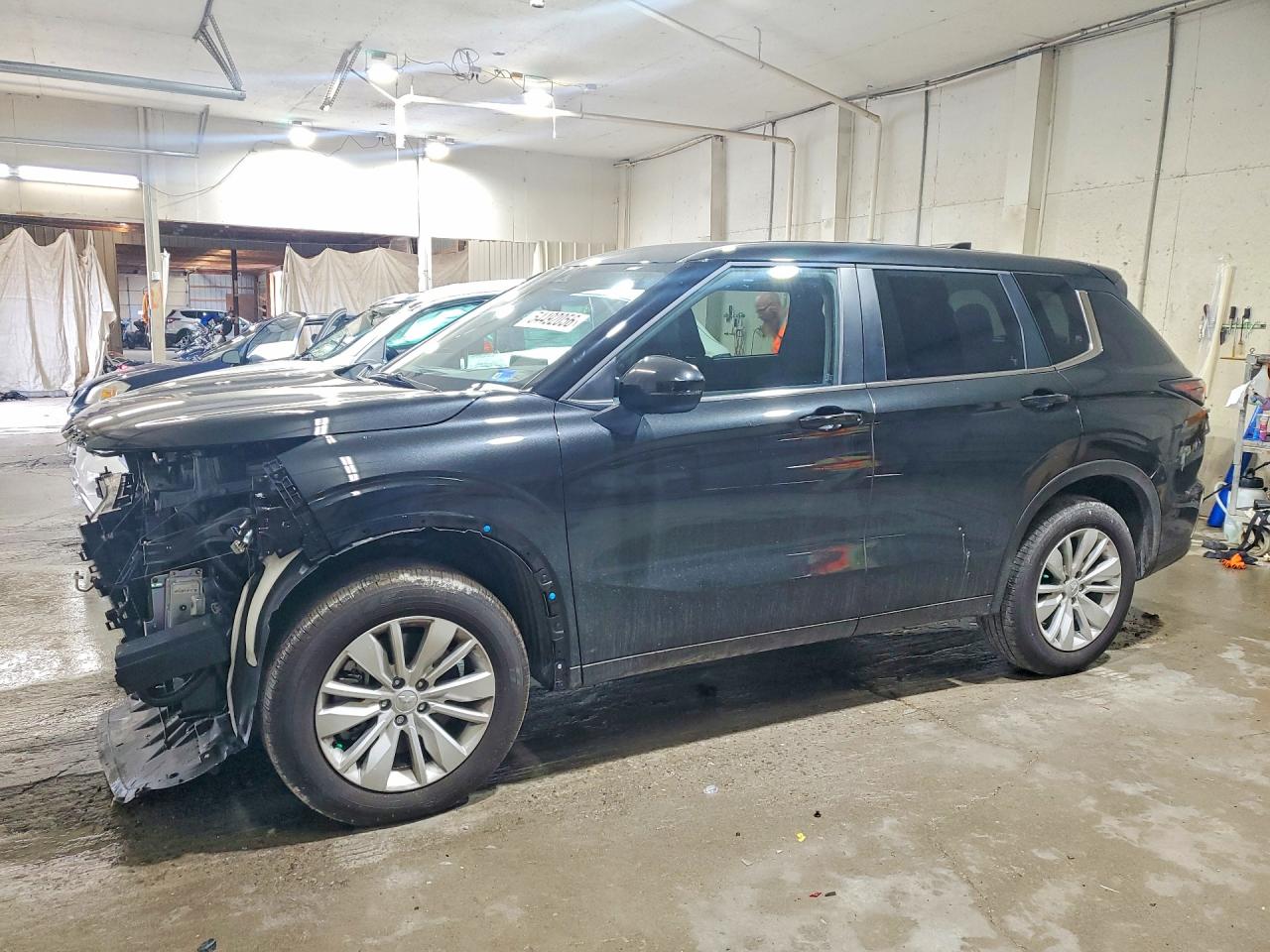 Salvage Mitsubishi Outlander Image