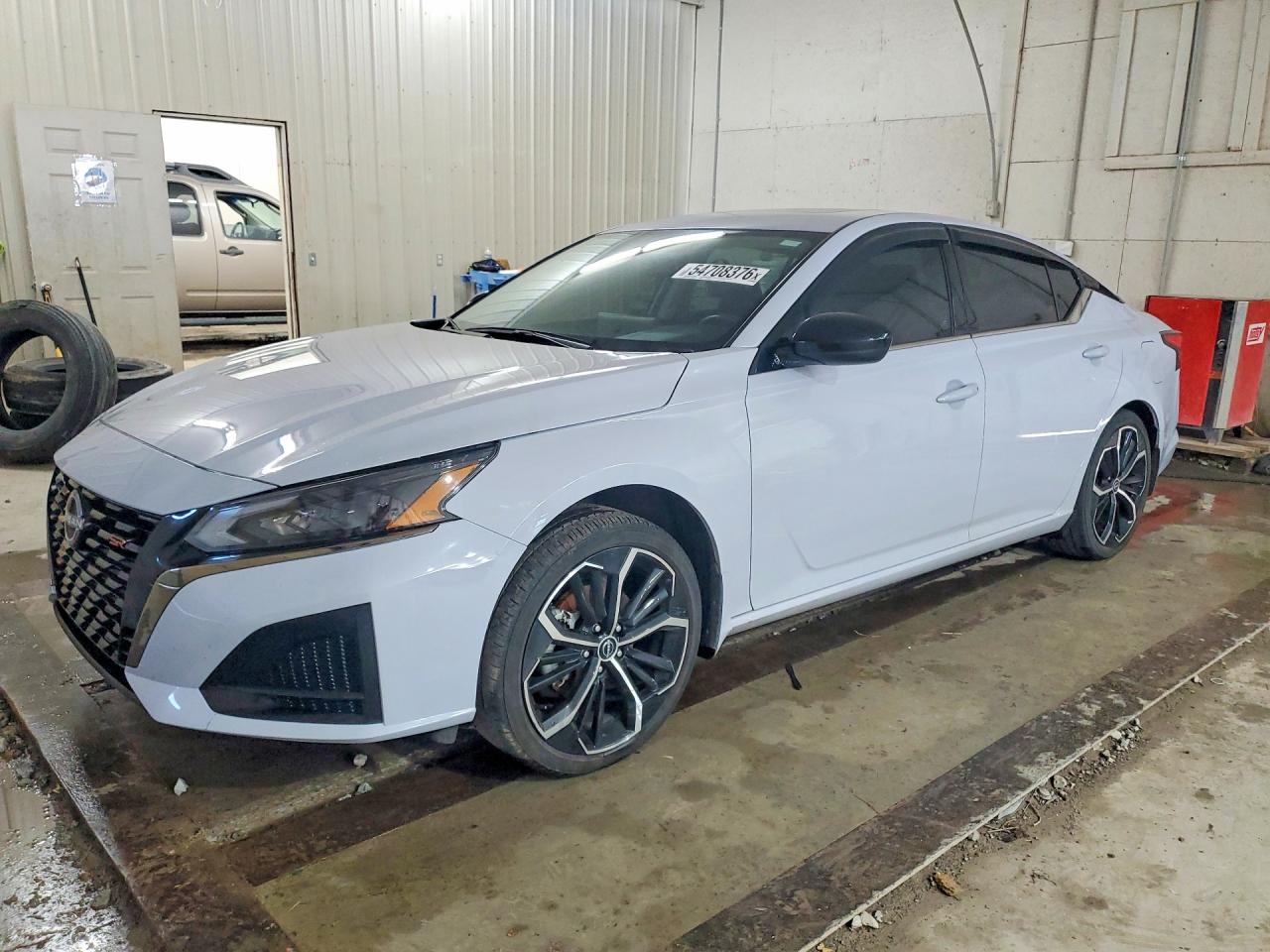 Salvage Nissan Altima Image
