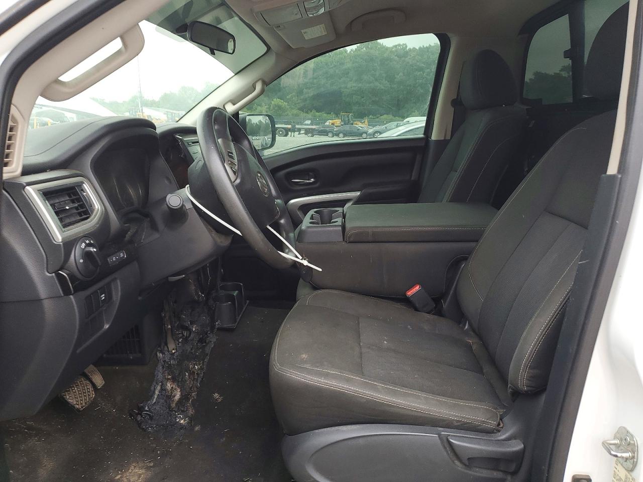 Nissan Titan Sv