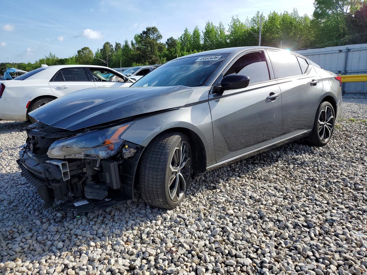 Salvage Nissan Altima Image